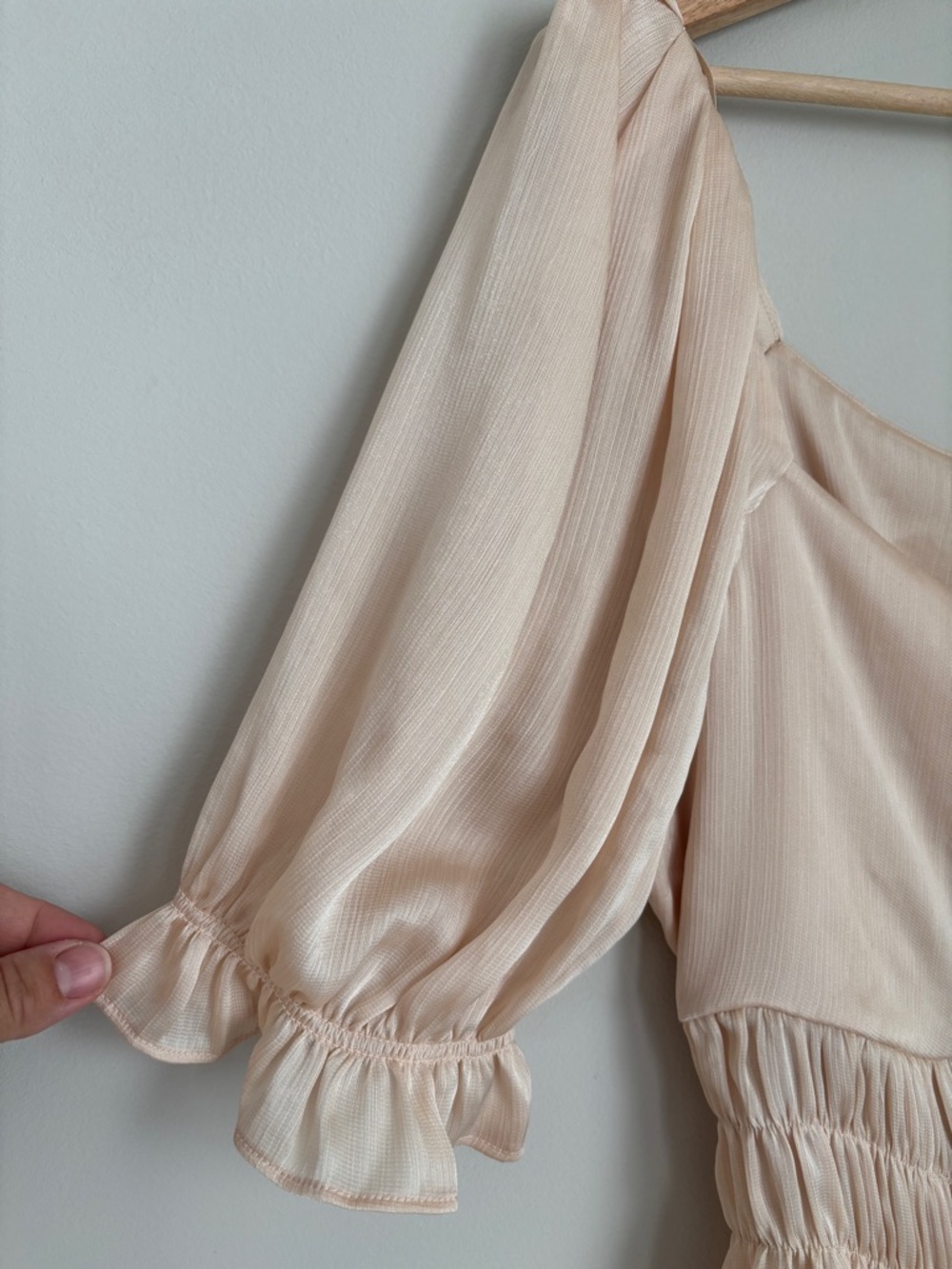 ASTR Blush Beige Smocked Peplum Puff-Sleeve Top Coquette Babydoll EUC - Picture 3 of 9